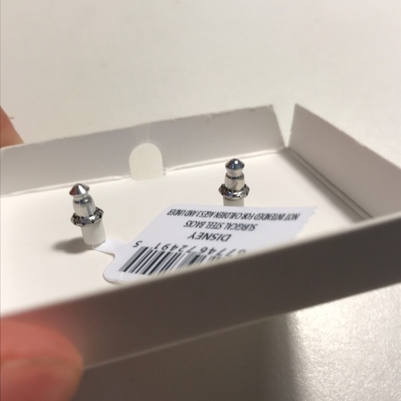 Disney 10k Gold & Pearl Shell Ariel Theme Earrings - Picture 3 of 8